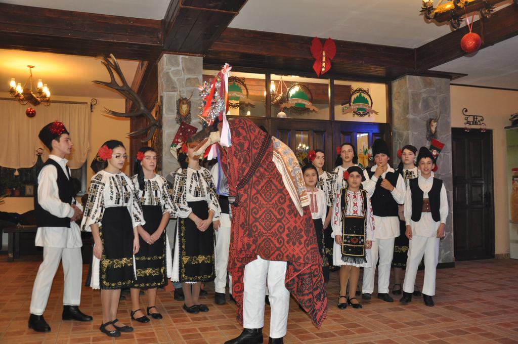 Casa Bradet Guest House Intorsura Buzaului Luaran gambar